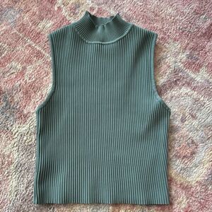 Forever 21 Women's Green Ribbed Sleeveless Mock Neck Tank Top Size M
